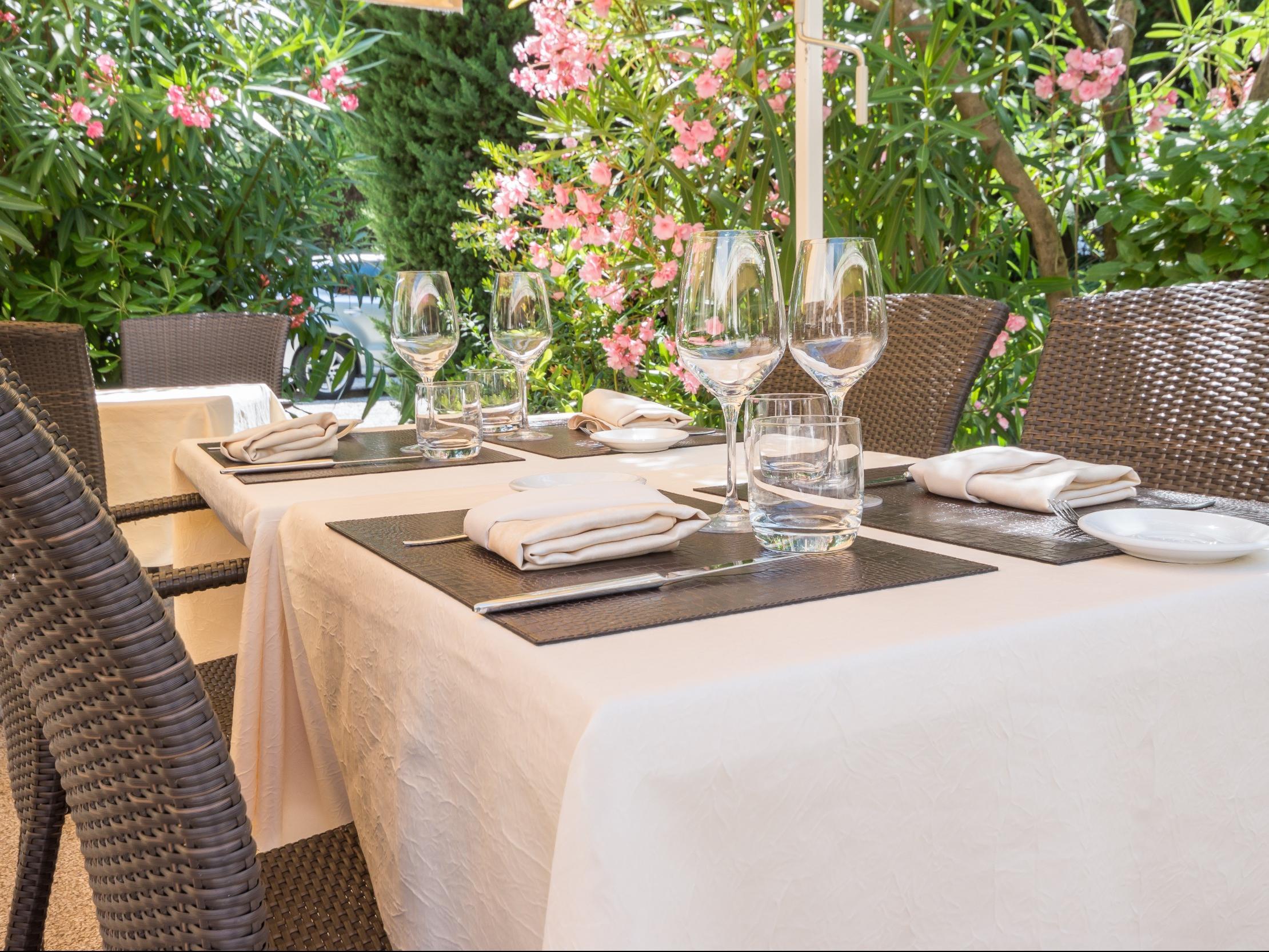 Logis Le Printemps Hotel Restaurant - Montelimar Exterior photo